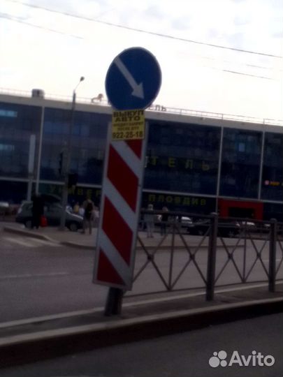 Рекламные таблички на столбах