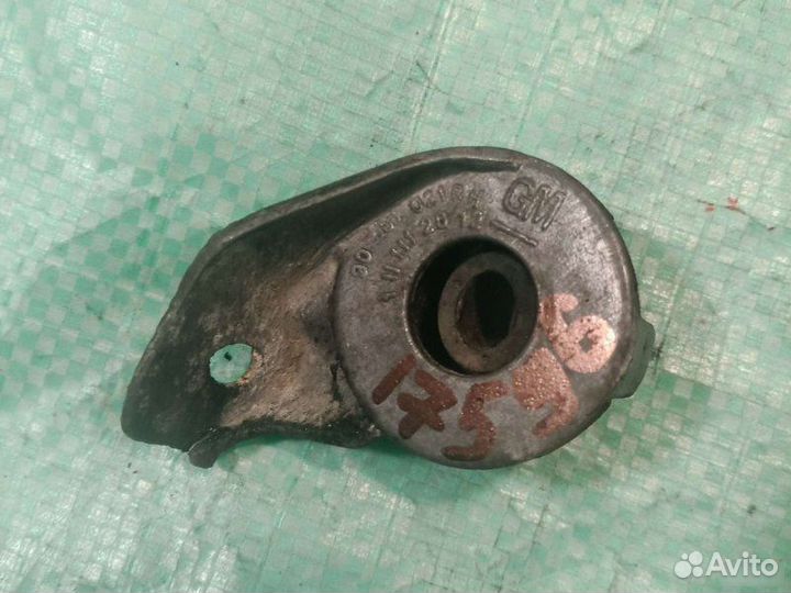 Опора радиатора Opel Vectra B