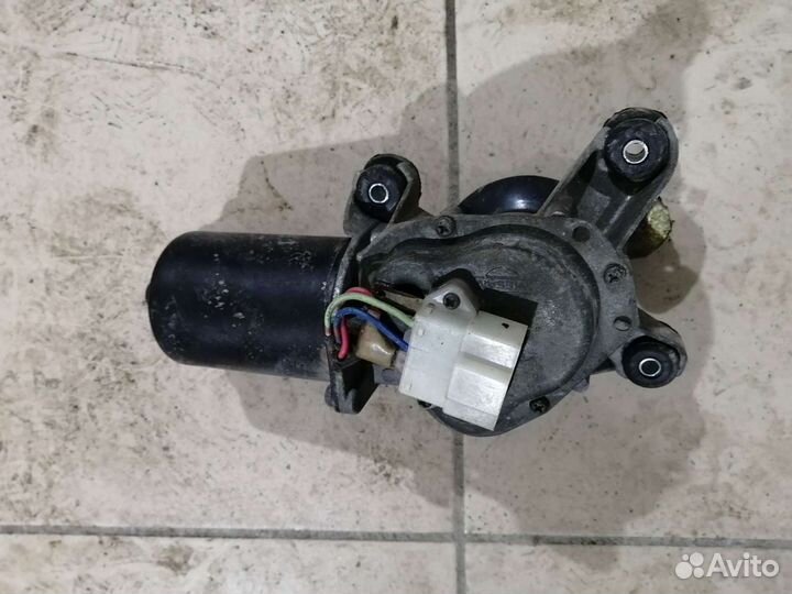 Мотор стеклоочистителя Nissan blueberd u14