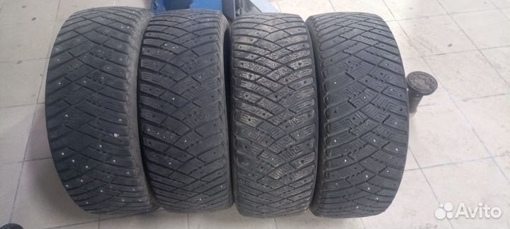 Goodyear UltraGrip 215/55 R17