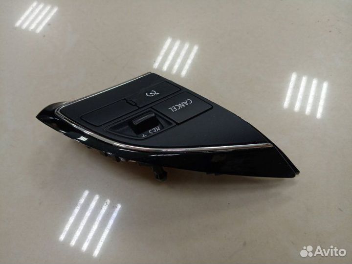 Кнопки мультимедиа на руль Mitsubishi Outlander