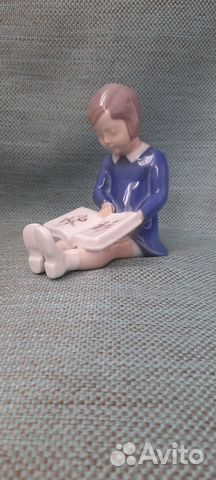 Статуэтка девочка с книжкой, Дания