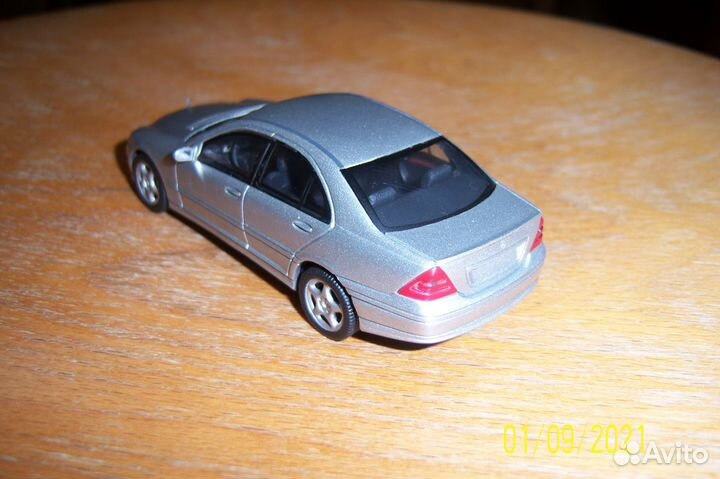 Модель автомобиля 1/43