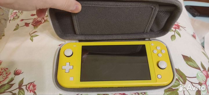 Nintendo Switch Lite с играми