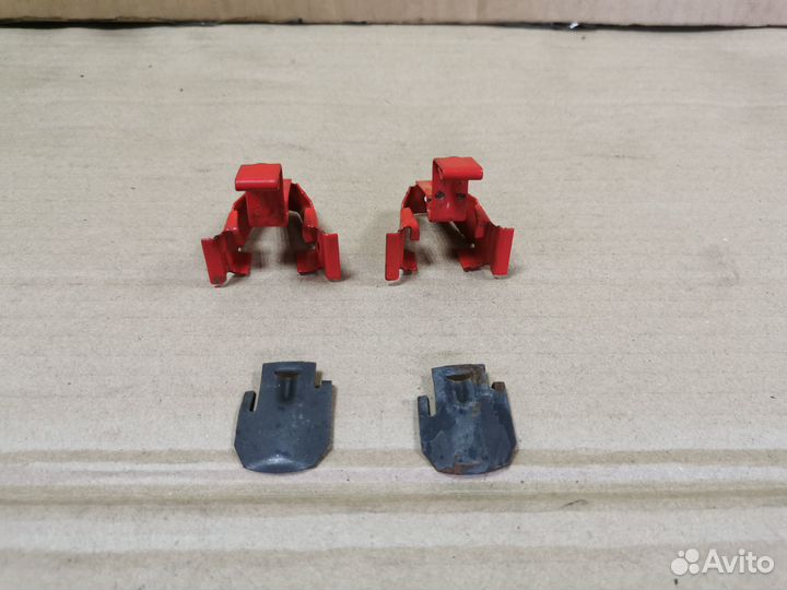 Крепления заднего сиденья на Mercedes W124