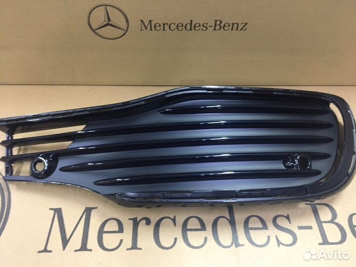 Накладка переднего бампера правая Mercedes W223
