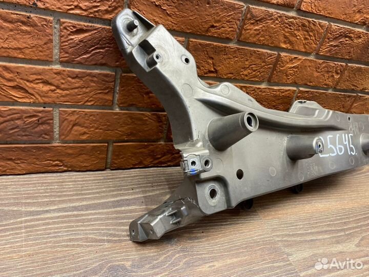 Кронштейн крепления крыла левый Volvo XC90 2015+