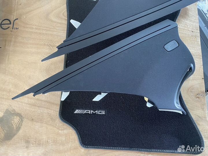 Обшивка задней левой стойки Mercedes Benz w212