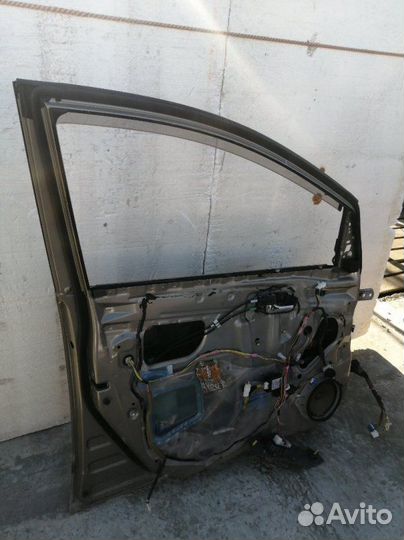 Дверь передняя левая Toyota Prius NHW20