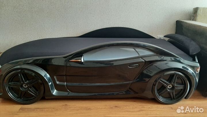 Детская кровать машина