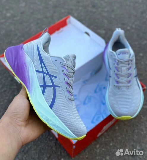 Кроссовки Asics женские