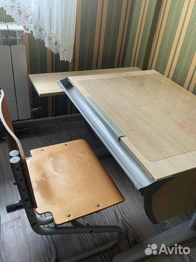 Растущая школьная парта и стул Дэми