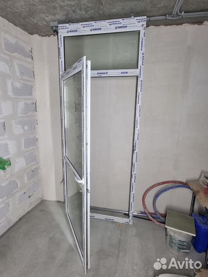 Дверь металлопластиков