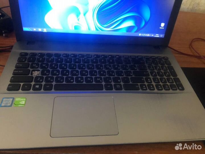 Ноутбук asus + клавиатура и мышь
