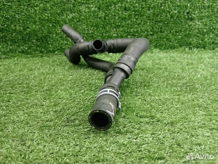 Патрубок системы охлаждения 5Q0122061C Audi A3 8V