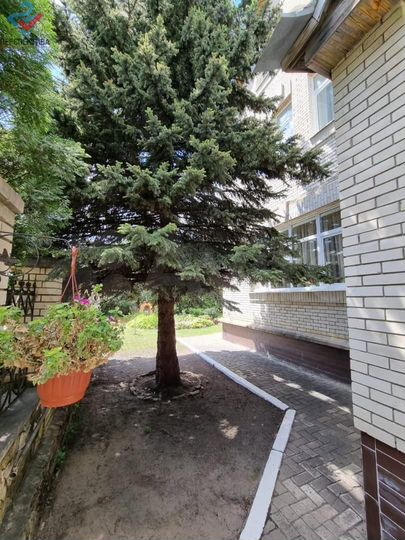 Коттедж 557 м² на участке 6 сот.