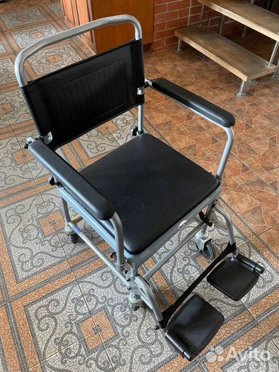 Инвалидная коляска с туалетом