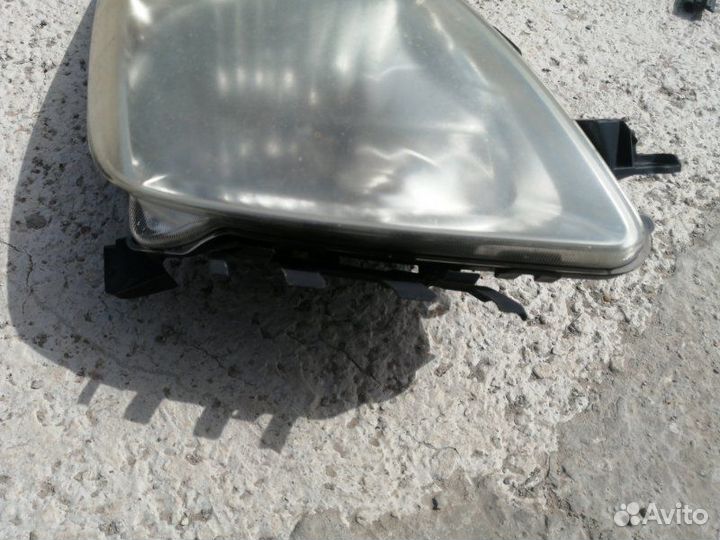 Фара правая Toyota Prius NHW20 1NZ