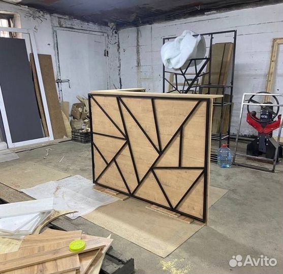 Стойка ресепшн в стиле лофт