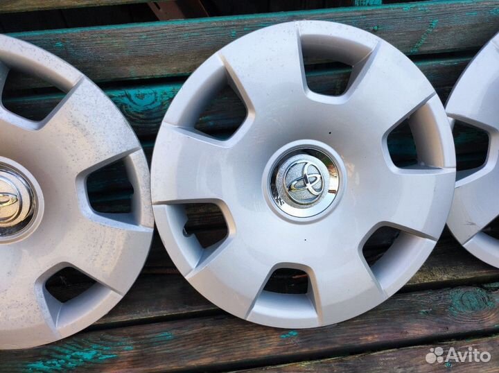 Колесные колпаки toyota
