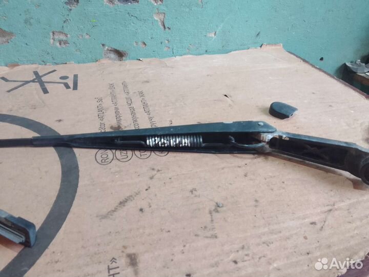 Поводок дворника правый Chery Fora