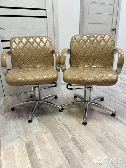 Кожанное кресло