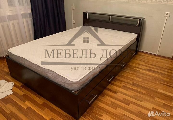 Кровать с матрасом