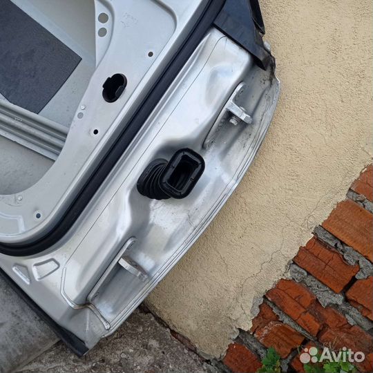Дверь передняя левая мерседес w204