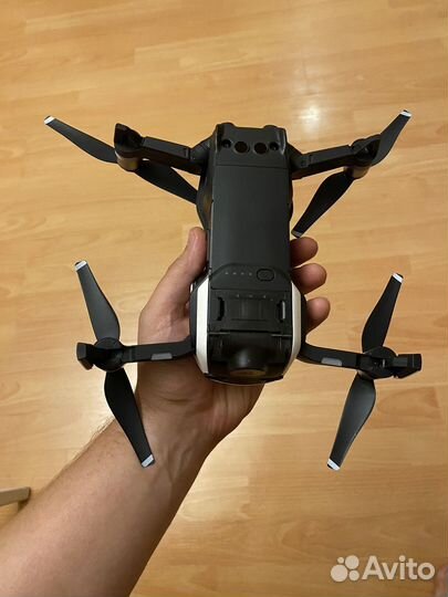 Продам дрон dji mavic air