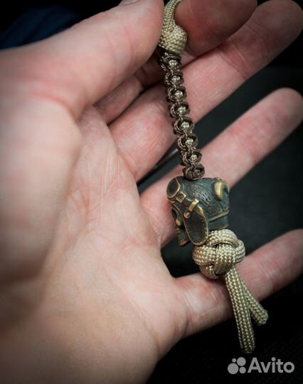 Темляк для ножа из паракорда с бусинами