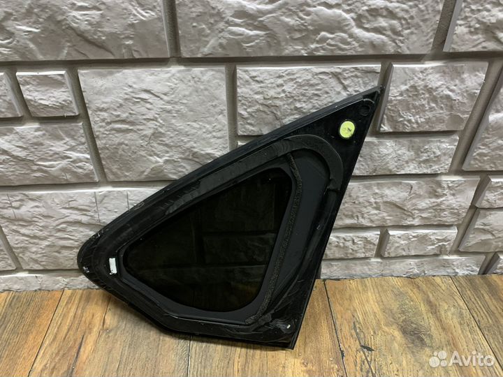 Infiniti M25/Q70 (Y51) Стекло кузовное глухое