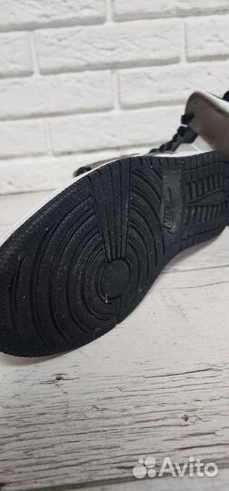 Nike air jordan 1 mid