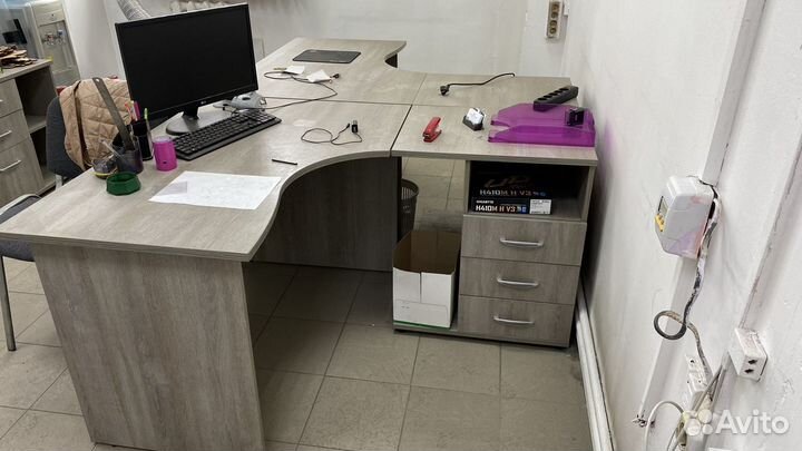Угловой компьютерный стол офисный