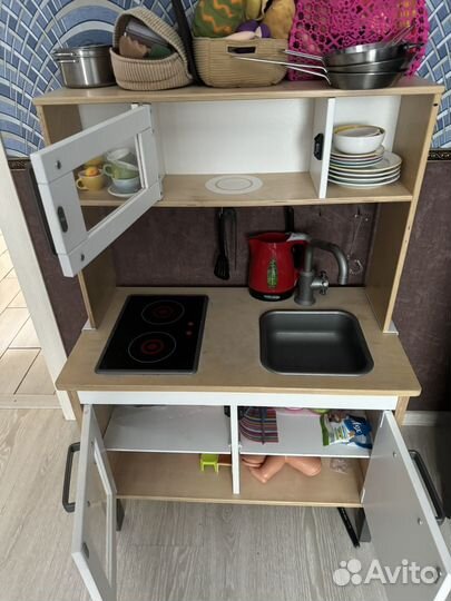 Детская кухня Икеа с посудой и продуктами