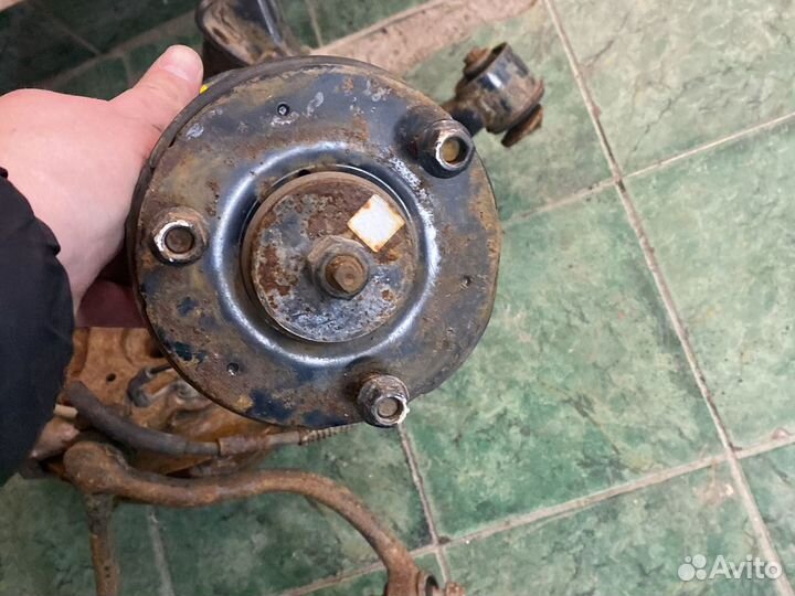 Переднии стойки Kis sorento 2009 год