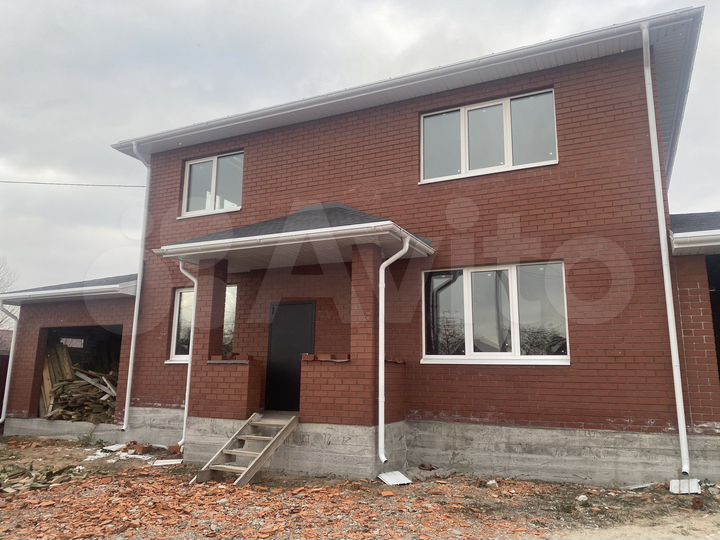 Коттедж 246 м² на участке 7 сот.