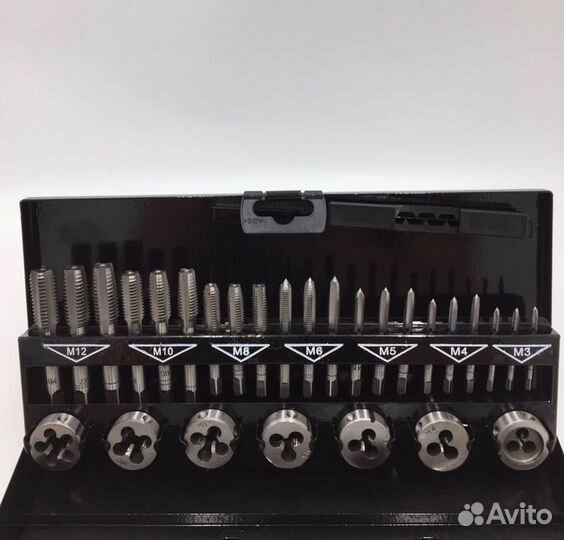 Набор метчиков и плашек, 32 пр. в мет. кейсе patro