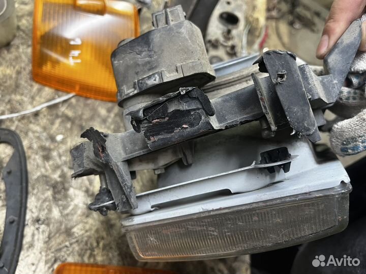 Фара передняя правая Transporter t4 Volkswagen