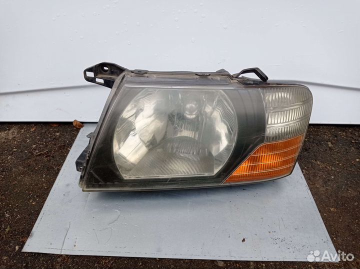 Фара головного света Mitsubishi Pajero 3