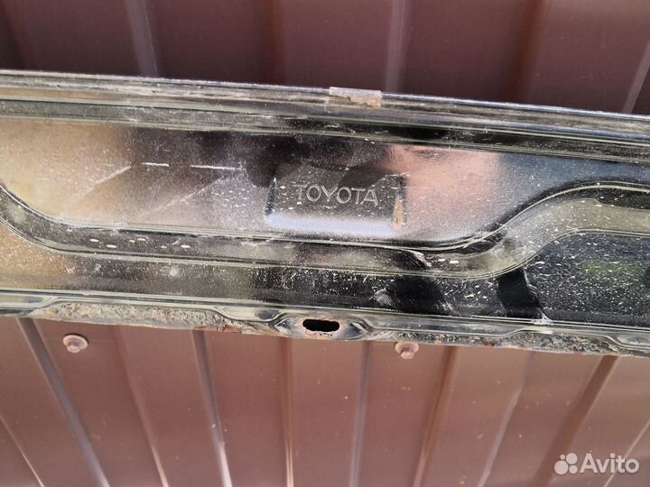 Крышка багажника Тойота ленд крузер 100