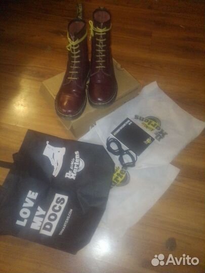 Ботинки типа доктор мартинс