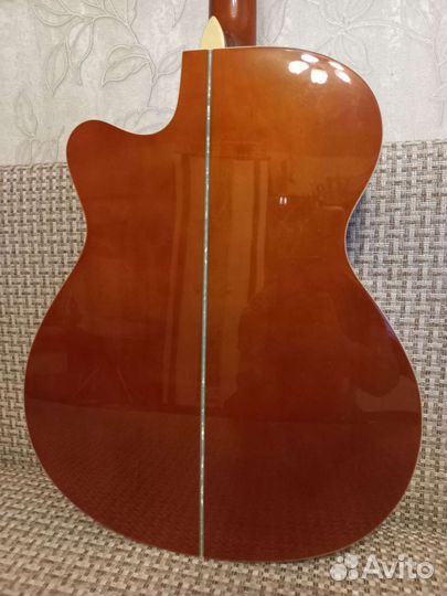 Акустическая гитара