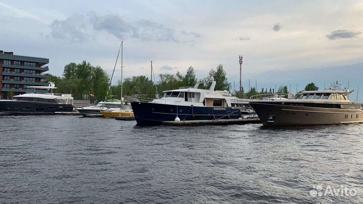 Яхта. Быстрый траулер.Beneteau Swift Trawler 52