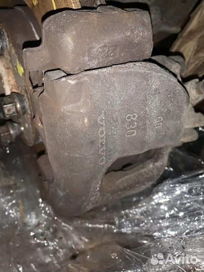 Суппорт передний правый volvo XC70 2002-2004 2.5