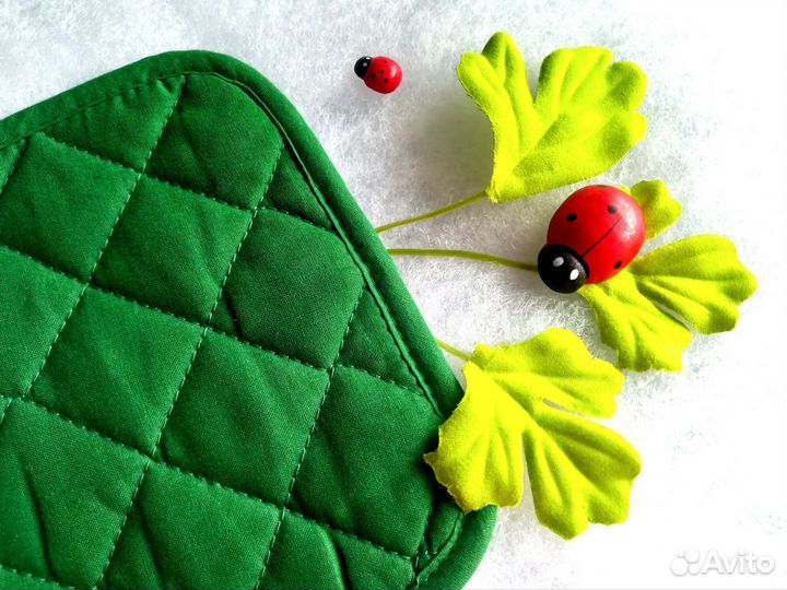 Набор прихваток для кухни с клубничками