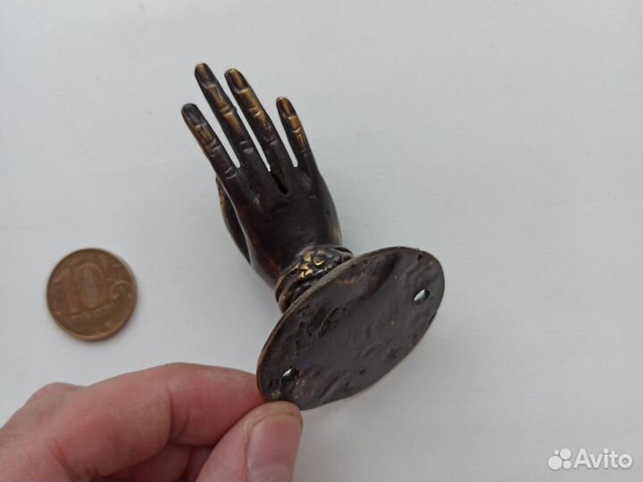 Бронзовая рука, Индонезия