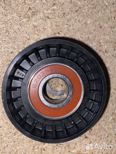 Натяжной ролик, поликлиновой ремень