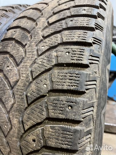 Bridgestone Blizzak Spike-01 235/65 R17 108T