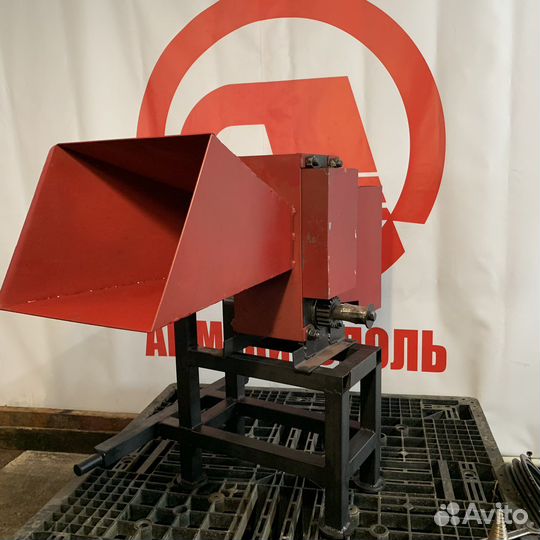 Измельчитель веток дробилка к трактору от вом