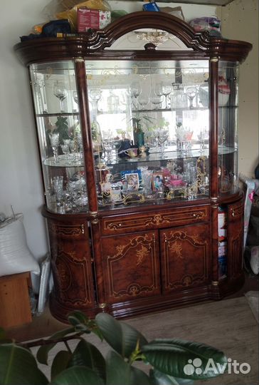 Шкаф сервант для посуды